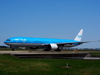 PH-BVC KLM Royal Dutch Airlines Boeing 777-306(ER) - cn 37582 taxiing 21july2013 pic-001