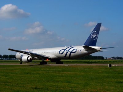 PH-BVD KLM Royal Dutch Airlines Boeing 777-306(ER) - cn 35979 taxiing 18july2013 pic-010