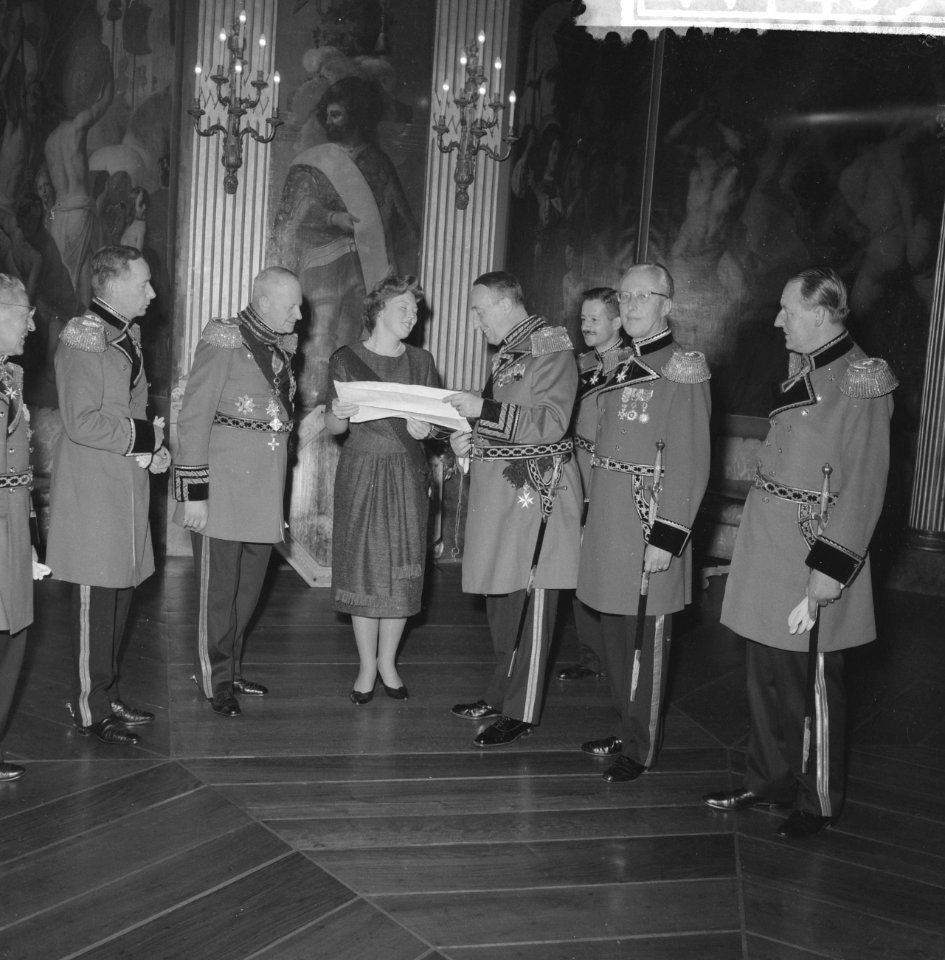 Prinses Beatrix ontvangt het Grootkruis met lint in de Orde van Malta, Bestanddeelnr 911-7405