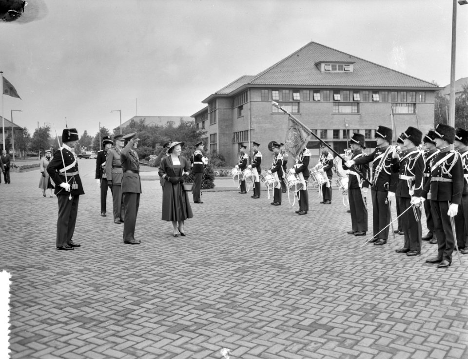 Prinses Beatrix benoemd tot Schutsvrouwe der Koninklijke Marechaussee. Prinses B, Bestanddeelnr 907-8698