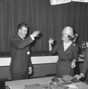Prinses Beatrix heeft de eerste steen gelegd voor het jongerenontmoetingscentrum, Bestanddeelnr 917-6778