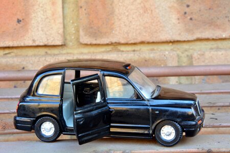 Transport toy vehicle
