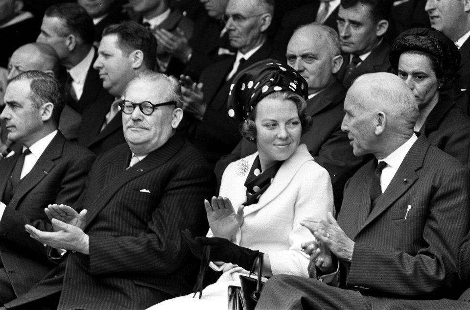 Prinses Beatrix in Brugge, eerste steen gelegd voor de bibliotheek Europacollege, Bestanddeelnr 917-8426