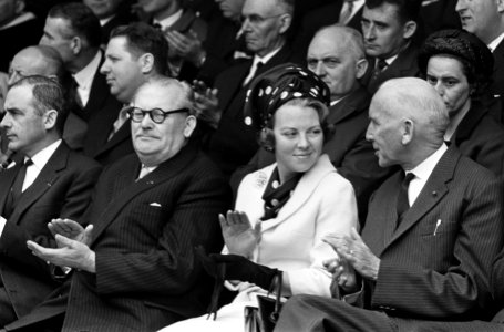 Prinses Beatrix in Brugge, eerste steen gelegd voor de bibliotheek Europacollege, Bestanddeelnr 917-8426