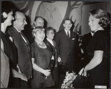 Prinses Beatrix aanwezig bij een uitvoering van het toneelstuk Plantage Tamarind, Bestanddeelnr 017-0705
