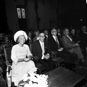 Prinses Beatrix in ridderzaal bij 50-jarig jubileum Haagse Academie voor het rec, Bestanddeelnr 926-5725