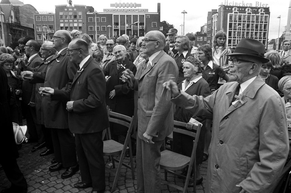 Prinses Beatrix aanwezig bij herdenking Gronings ontzet driehonderd jaar geleden, Bestanddeelnr 925-8334