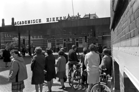 Prinses Beatrix in Academisch Ziekenhuis te Utrecht, drukte, Bestanddeelnr 920-2686