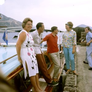 Prinses Beatrix, prins Claus, prins Bernhard en koningin Juliana, Bestanddeelnr 254-7180