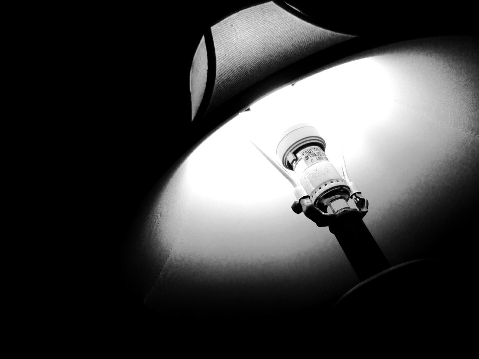 Light illuminate black lamp