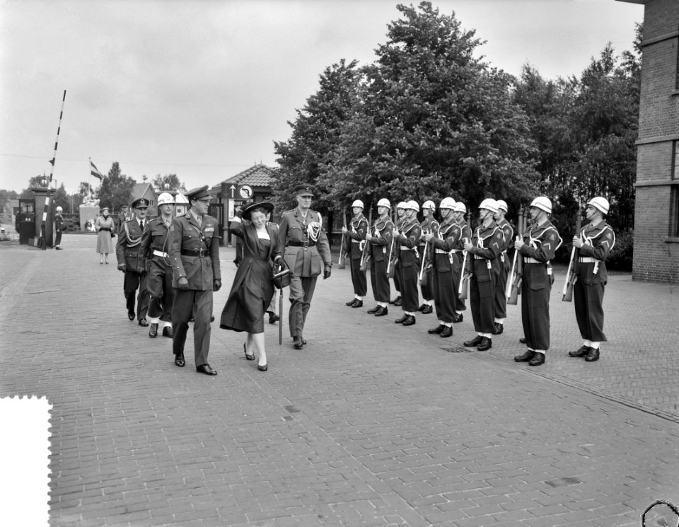 Prinses Beatrix benoemd tot Schutsvrouwe der Koninklijke Marechaussee Prinses B, Bestanddeelnr 907-8703