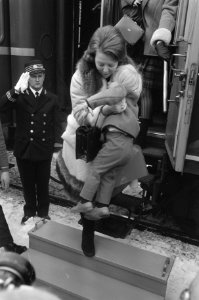 Prinses Beatrix , prins Claus en drie kinderen arrivere in Lech (Oostenrijk) voo, Bestanddeelnr 923-3353