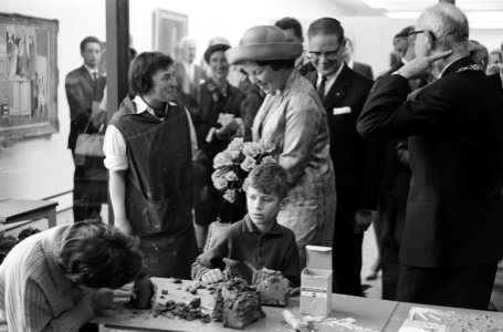 Prinses Beatrix opende nieuwe vleugel Haags Gemeentelijk Museum, Bestanddeelnr 914-0988