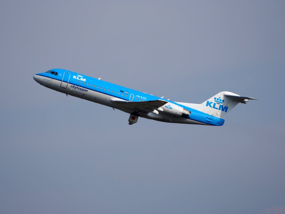 PH-KZD KLM Cityhopper Fokker F70 - cn 11582 taxiing, 25august2013