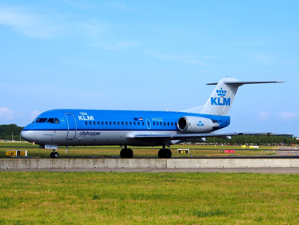 PH-KZD KLM Cityhopper Fokker F70 - cn 11582 taxiing 19july2013 pic1