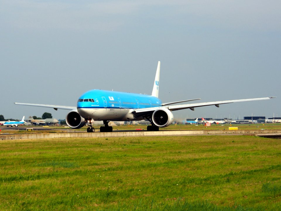 PH-BVC KLM Royal Dutch Airlines Boeing 777-306(ER) - cn 37582 taxiing 22july2013 pic-082