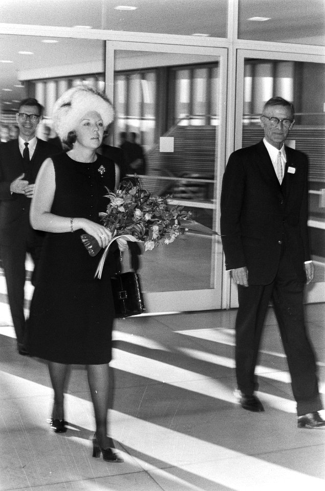 Prinses Beatrix bezoekt Congres Handicap in studie , Amsterdam, RAI, Bestanddeelnr 924-0314