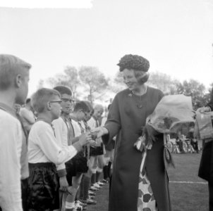 Prinses Beatrix bezocht sluitingsdag van De Zwaluwen, Jeugdactie polio te Den Ha, Bestanddeelnr 916-9630