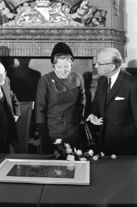 Prinses Beatrix beschermvrouwe inventaris Asylfonds bij Rijks C Utrecht en prof, Bestanddeelnr 913-2020