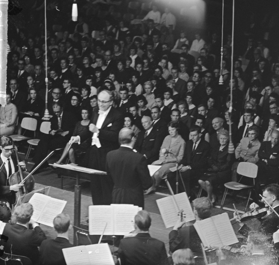 Prinses Beatrix op Concert van het Nationaal Jeugd Orkest in de RAI te Amsterdam, Bestanddeelnr 915-1746