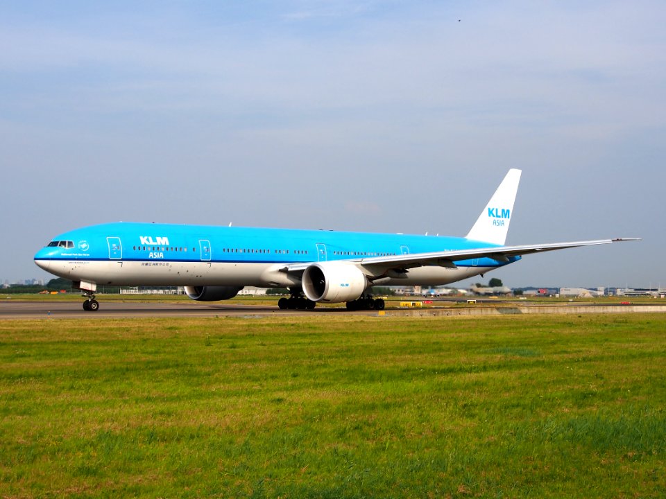 PH-BVC KLM Royal Dutch Airlines Boeing 777-306(ER) - cn 37582 taxiing 22july2013 pic-084