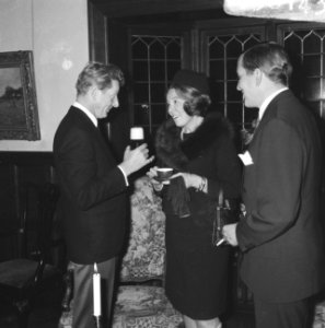 Prinses Beatrix, prins Claus en Danny Kaye na afloop van de Unicef Tv-uitzending, Bestanddeelnr 919-8143