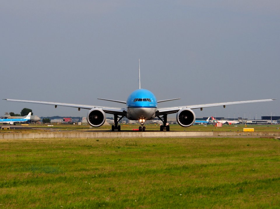 PH-BVC KLM Royal Dutch Airlines Boeing 777-306(ER) - cn 37582 taxiing 22july2013 pic-081
