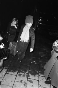 Prinses Beatrix , Prins Claus en kinderen naar Lech vertrokken vanaf station Baa, Bestanddeelnr 928-9541