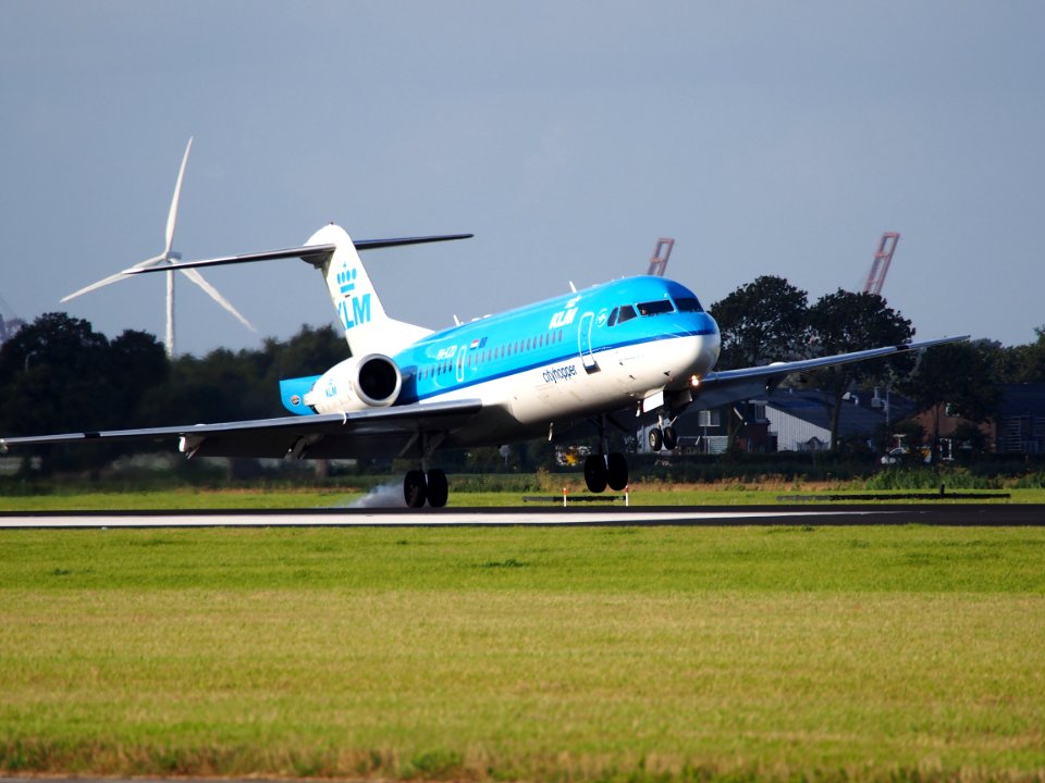 PH-KZD KLM Cityhopper Fokker F70 - cn 11582, 11Aug2014, landing with cross-winds at Schiphol (AMS - EHAM), The Netherlands, pic1