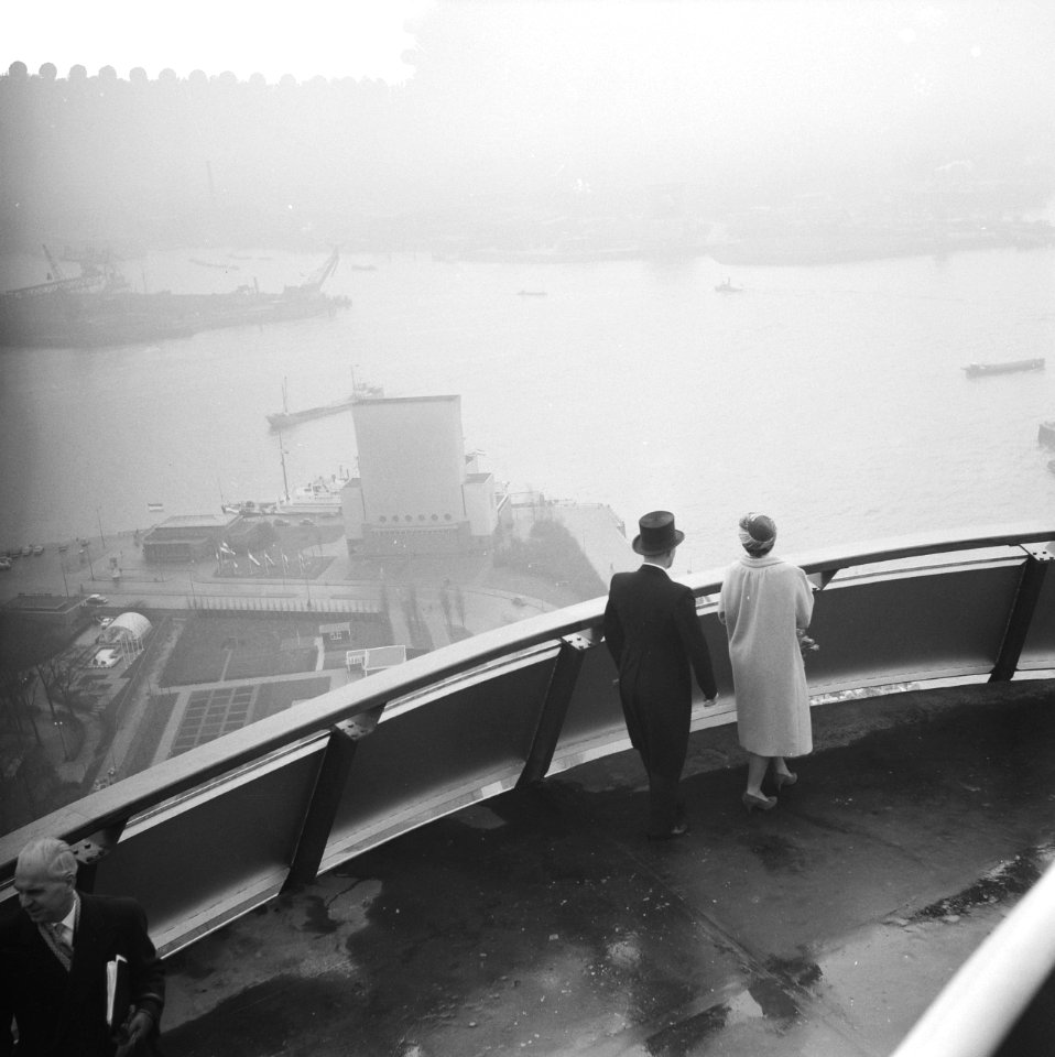Prinses Beatrix bezichtigt de Euromast, Hare Koninklijke Hoogheid Prinses Beatri, Bestanddeelnr 911-1229