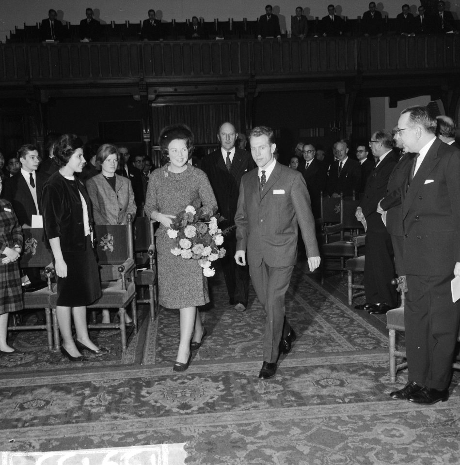Prinses Beatrix in Ridderzaal te Den Haag, opening van het Internationaal Studen, Bestanddeelnr 915-9155