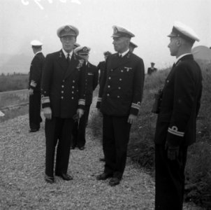 Prinselijk paar in Den Helder. Prins Bernhard bezoekt Argis in gezelschap van de, Bestanddeelnr 902-8193