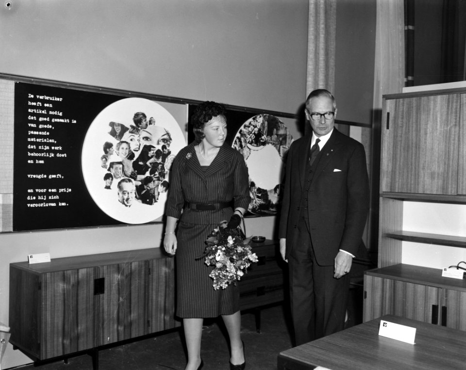 Prinses Beatrix opende tentoonstelling in Koopmansbeurs, Bestanddeelnr 914-4116