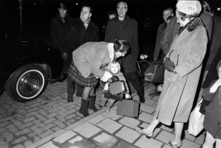Prinses Beatrix , prins Claus en de drie kinderen vertrekken naar Lech voor wint, Bestanddeelnr 923-3326