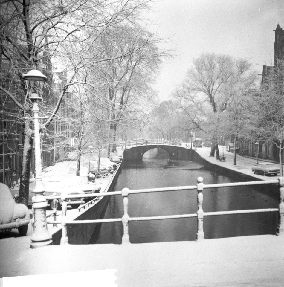 Prinsengracht te Amsterdam in de sneeuw om acht uur 's-morgens, Bestanddeelnr 918-5015