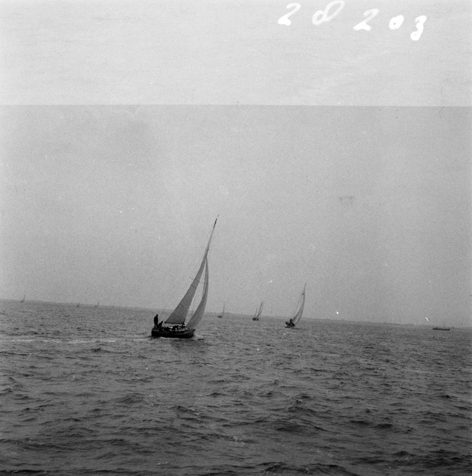 Prinselijk paar in Den Helder. Draken in de strijd, Bestanddeelnr 902-8203