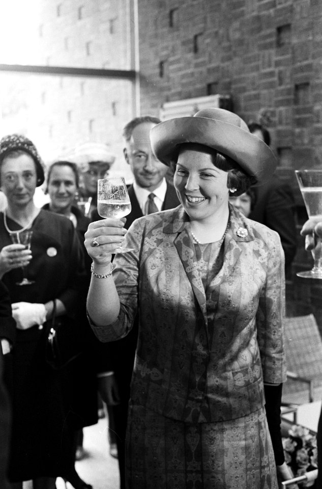 Prinses Beatrix opende nieuwe vleugel Haags Gemeentelijk Museum, Bestanddeelnr 914-0984