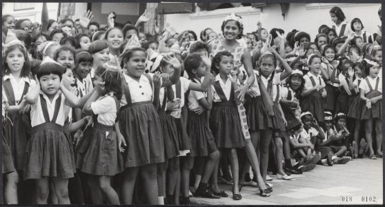 Prinselijk paar in Suriname. Toen prinses Beatrix en prins Claus bij het Staten , Bestanddeelnr 018-0102
