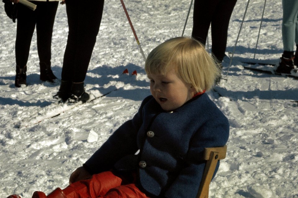 Prinses Beatrix , Prins Claus en kinderen voor wintersport in Lech, Bestanddeelnr 254-8771