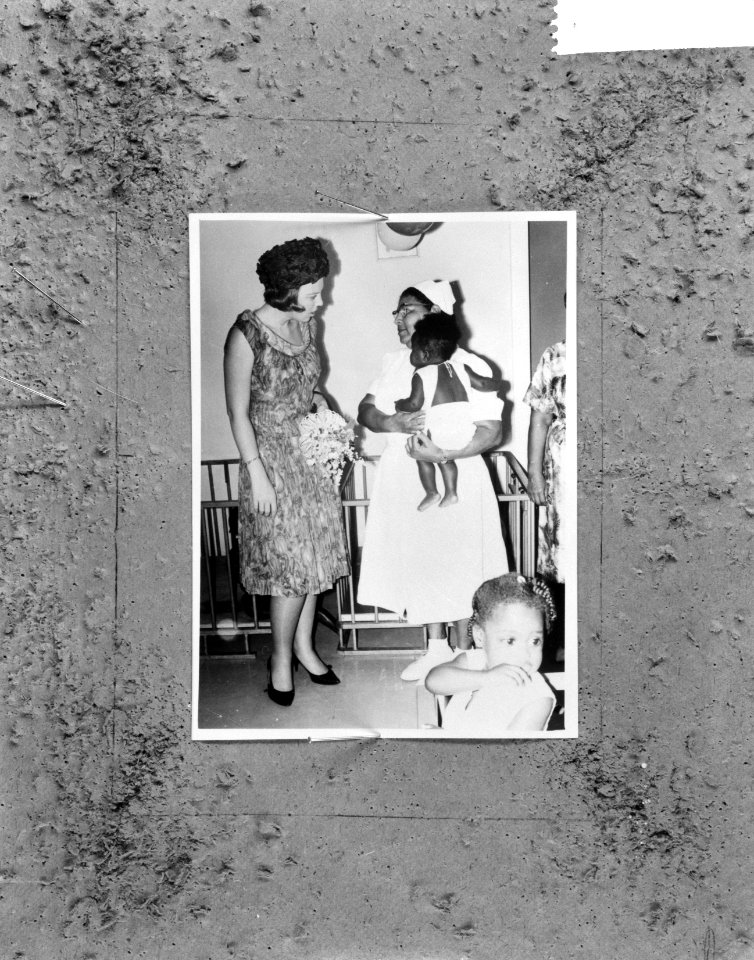 Prinses Beatrix op Curacao, hier in het kindertehuis, Bestanddeelnr 917-4744