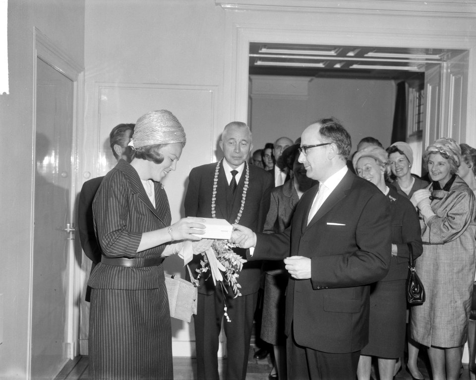 Prinses Beatrix , Nederlandse Huisartsen Instituut te Utrecht officieel geopend,, Bestanddeelnr 917-6760
