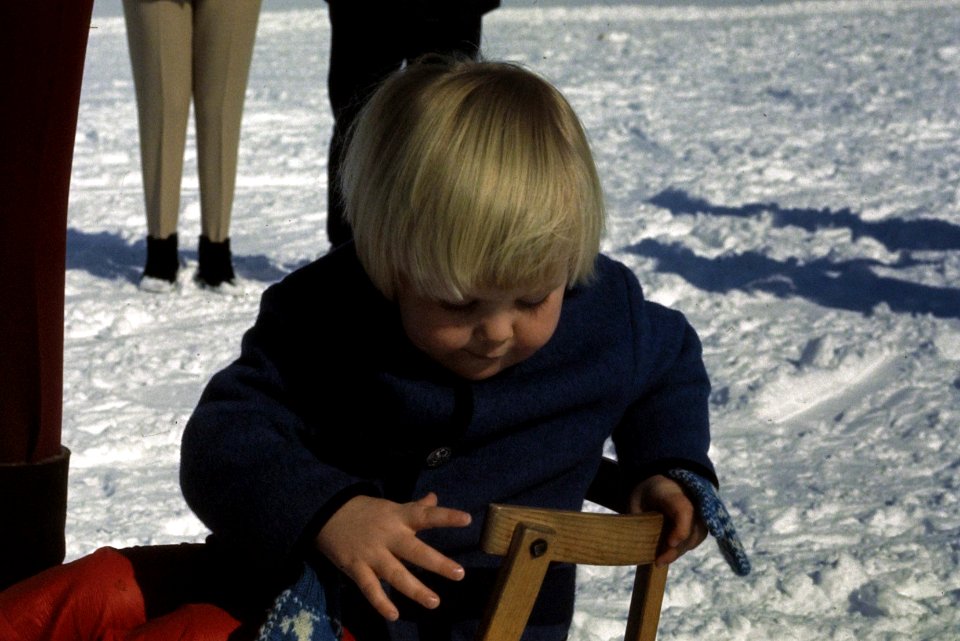 Prinses Beatrix , Prins Claus en kinderen voor wintersport in Lech, Bestanddeelnr 254-8765