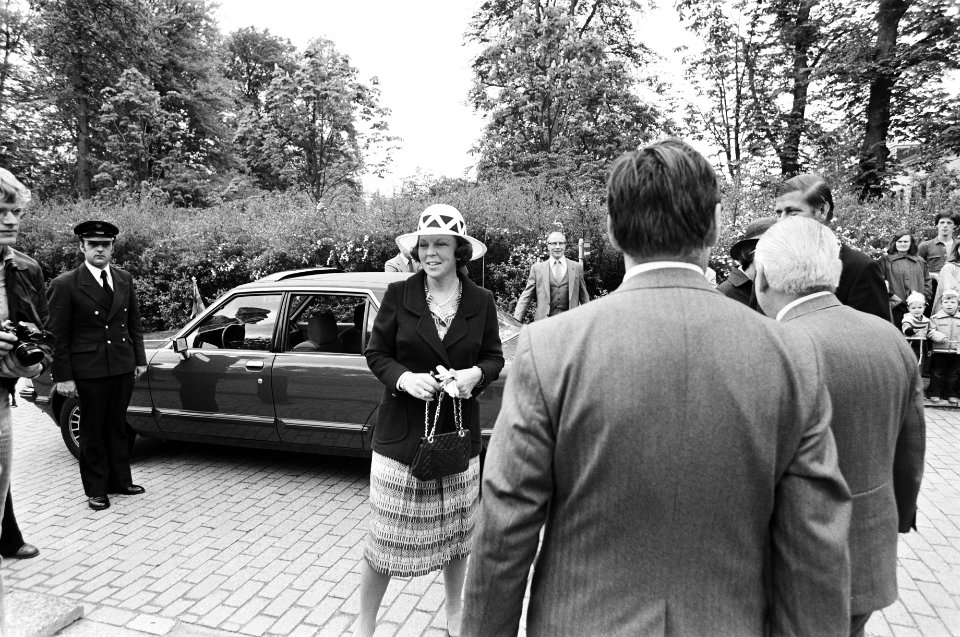 Prinses Beatrix arriveert, Bestanddeelnr 930-2808