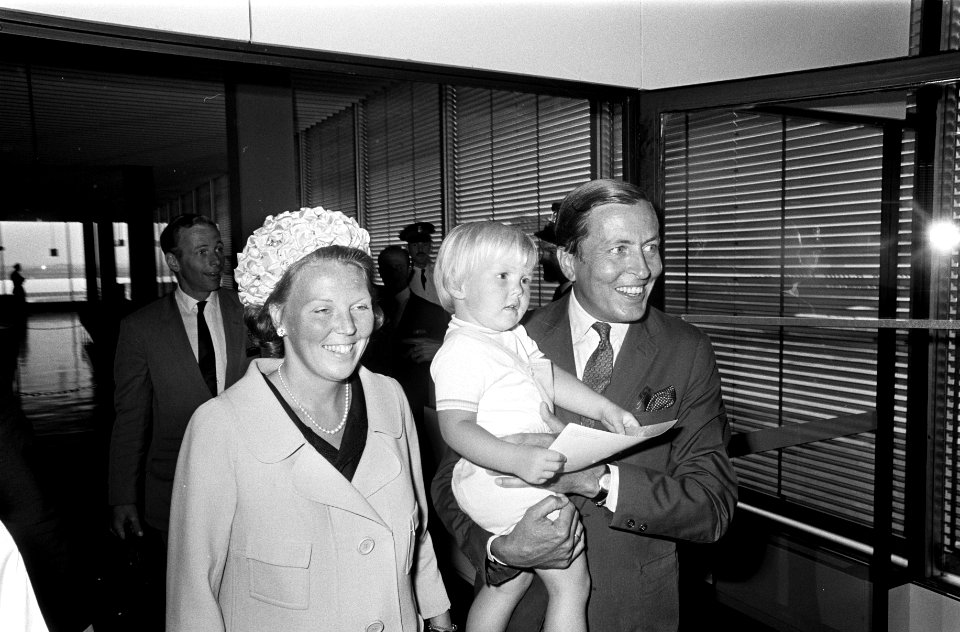 Prinses Beatrix, Prins Claus en prins Alexander, Bestanddeelnr 922-6746
