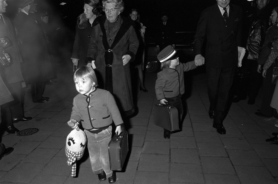 Prinses Beatrix , prins Claus en hun kinderen naar Lech vertrek naar Lech, Bestanddeelnr 926-2788
