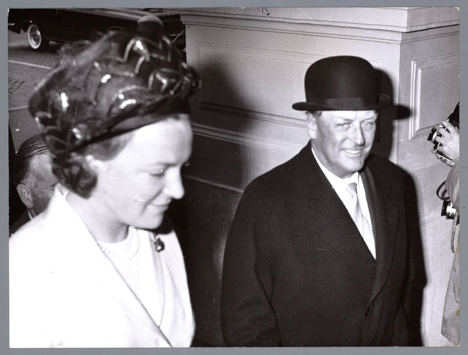 Prinses Irene ontvangt koning Olav van Noorwegen 25-jarig huwelijksfeest koning…, Bestanddeelnr 005-1232