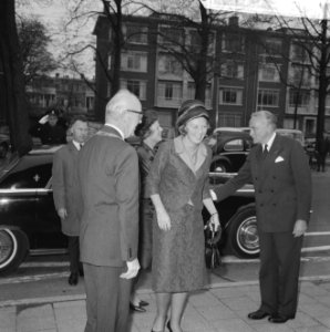 Prinses Beatrix opende tentoonstelling Taal en Teken te Den Haag , Prinses Bea, Bestanddeelnr 917-7396