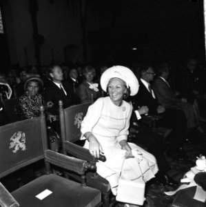 Prinses Beatrix in ridderzaal bij 50-jarig jubileum Haagse Academie voor het rec, Bestanddeelnr 926-5724