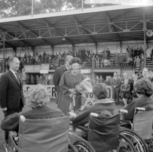 Prinses Beatrix bezocht sluitingsdag van De Zwaluwen, Jeugdactie polio te Den Ha, Bestanddeelnr 916-9624