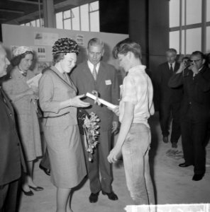 Prinses Beatrix bezocht de Nationale Beroepsmanifestatie te Utrecht, Bestanddeelnr 915-1344